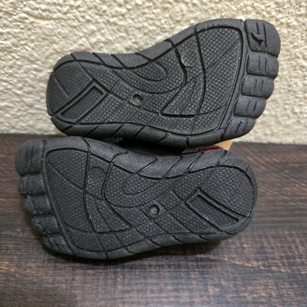 Norty Boys Water Shoes‎ Beach Footwear Black & Red NWT Size Toddler 5